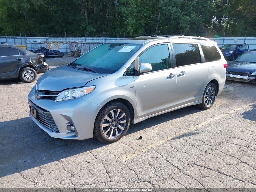 TOYOTA SIENNA - zdjęcie 2