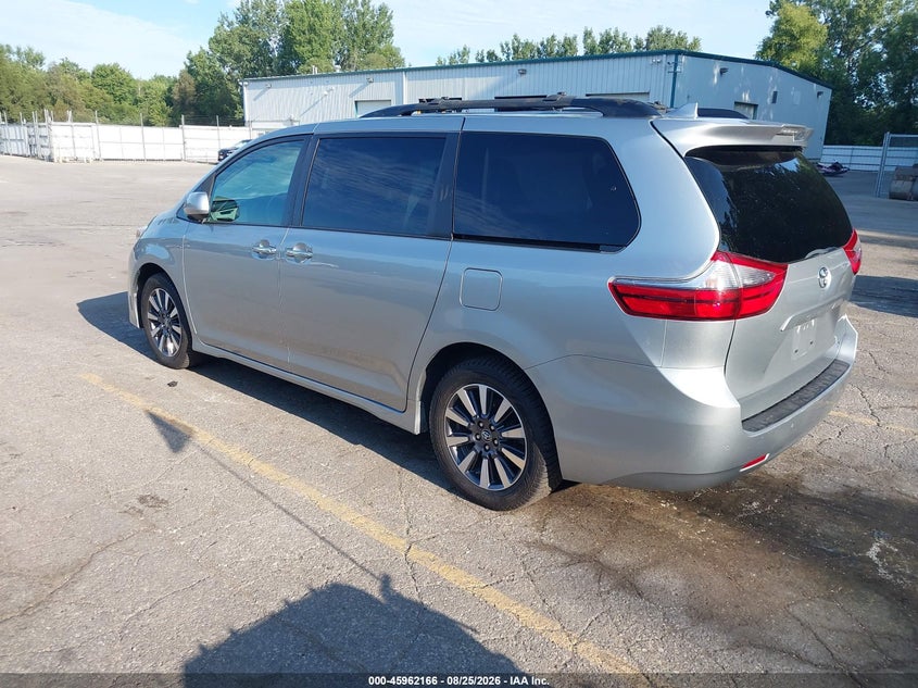 TOYOTA SIENNA - zdjęcie 3