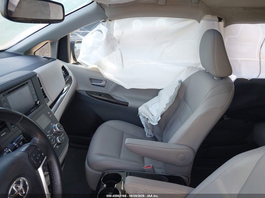 TOYOTA SIENNA - zdjęcie 5