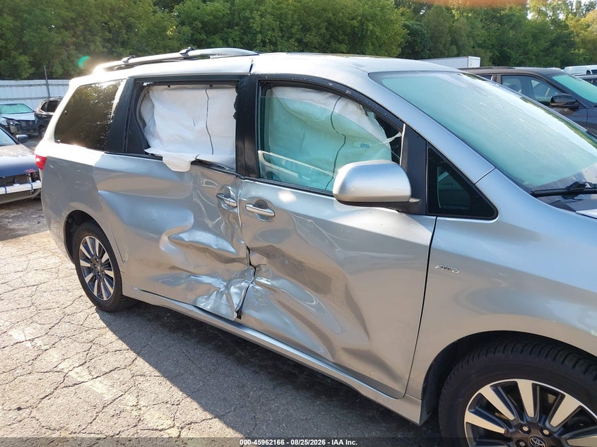 TOYOTA SIENNA - zdjęcie 6
