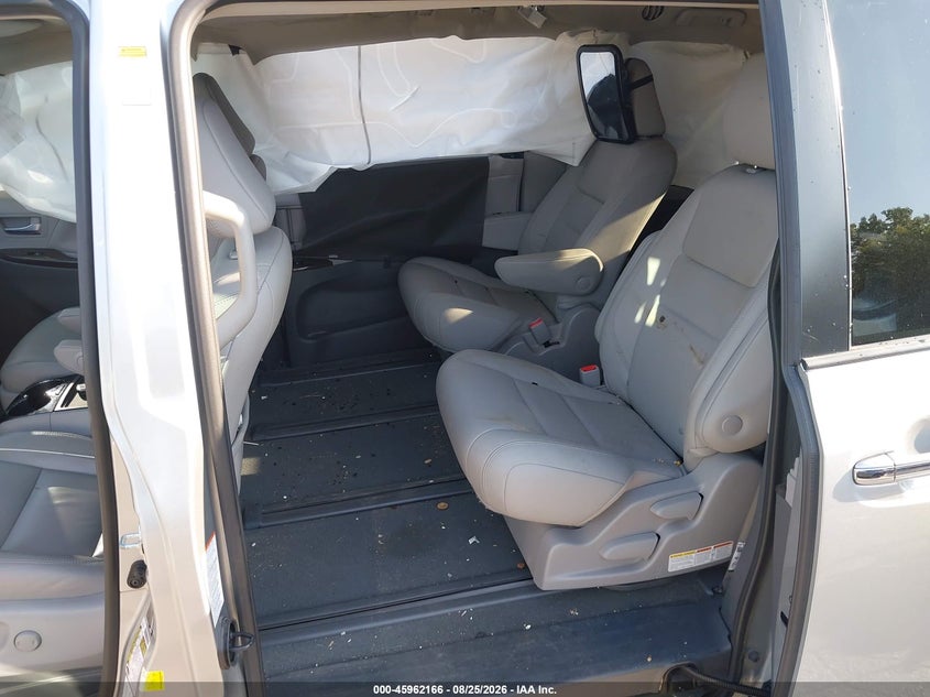 TOYOTA SIENNA - zdjęcie 8