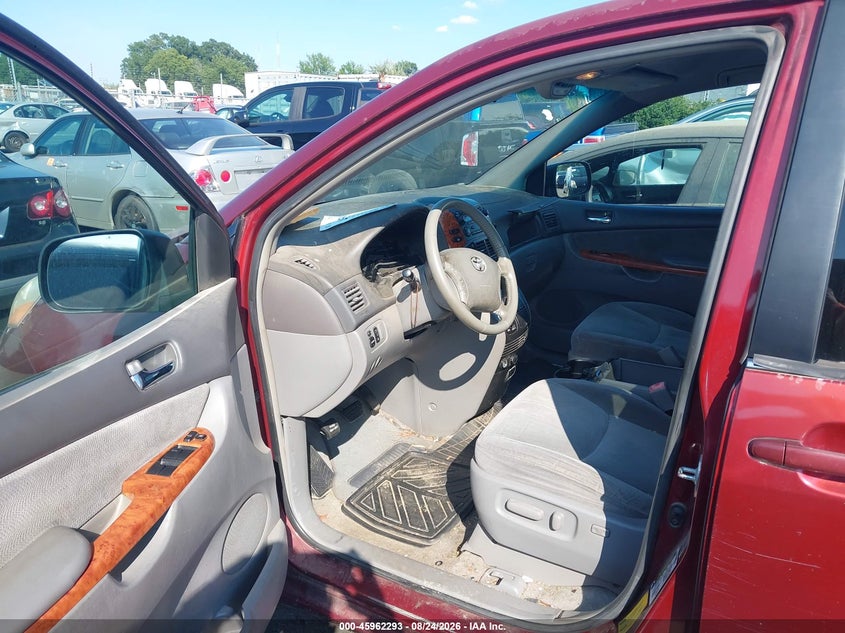 2006 TOYOTA SIENNA auction photo 5