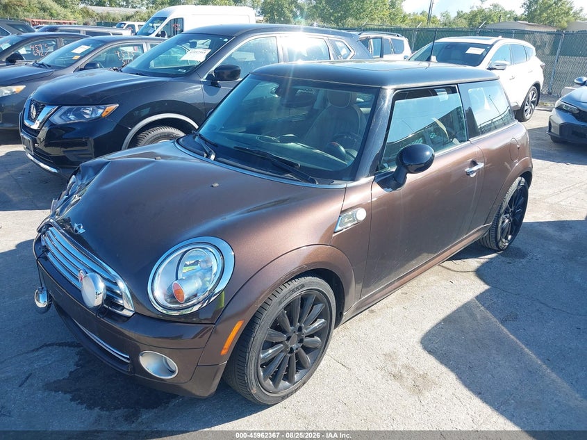 2010 MINI Cooper, Right Front, IAAI, VIN WMWMF3C57ATZ22738 — photo 2