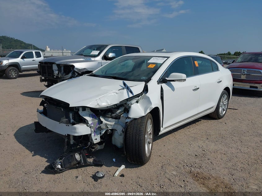 2013 Buick LaCrosse, Front End, IAAI, VIN 1G4GC5E30DF142868 — photo 2