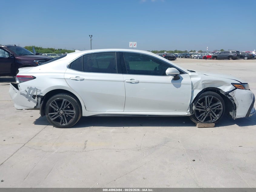 TOYOTA CAMRY - zdjęcie 13