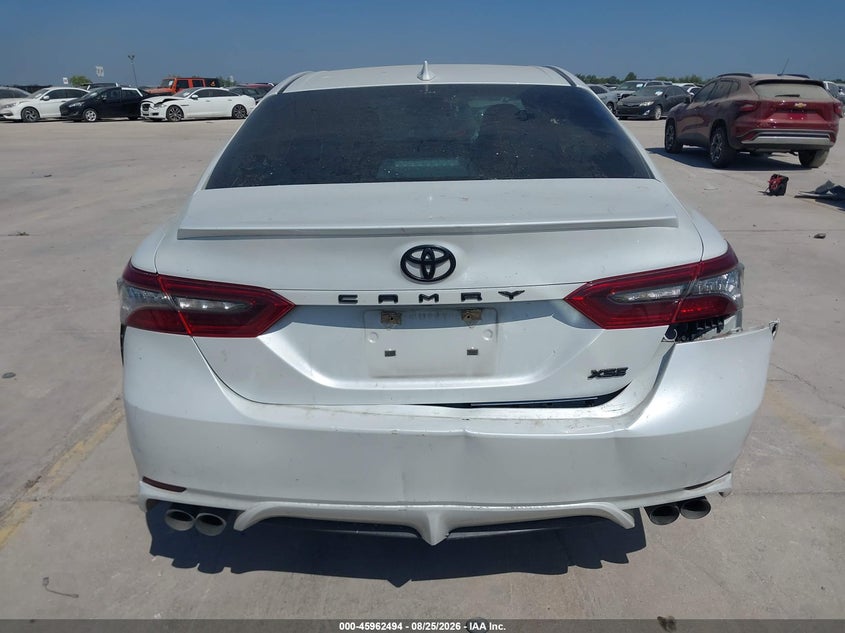 TOYOTA CAMRY - zdjęcie 16