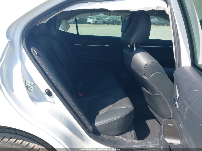 TOYOTA CAMRY - zdjęcie 8