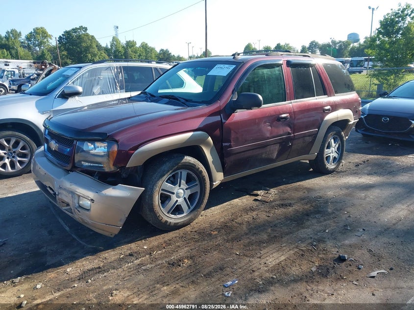 2007 Chevrolet TrailBlazer, Front & Rear, IAAI, VIN 1GNDT13S172277869 — photo 2