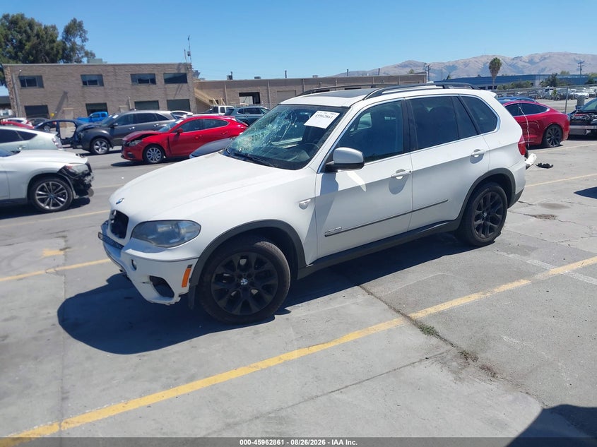 2013 BMW X5, Right Front, IAAI, VIN 5UXZV4C5XD0G53238 — photo 2