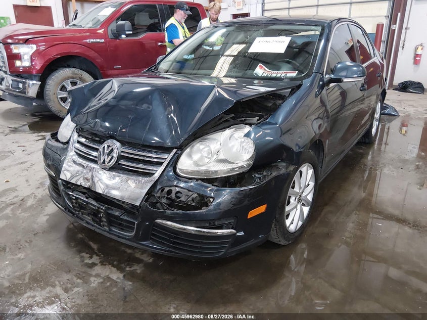 2010 Volkswagen Jetta, Удар ззаду, IAAI, VIN 3VWRX7AJ1AM028985 — фото 2