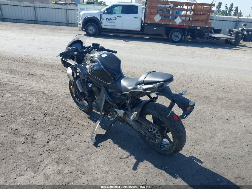 2025 KAWASAKI EX650 auction photo 3