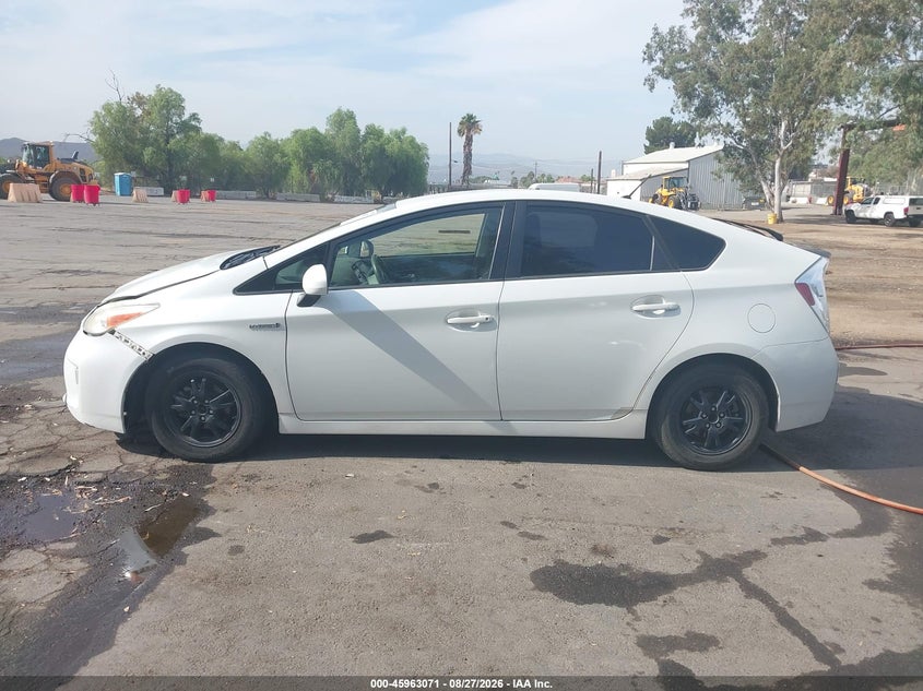 TOYOTA PRIUS - zdjęcie 13