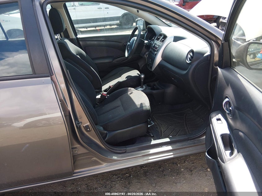2015 NISSAN VERSA auction photo 5