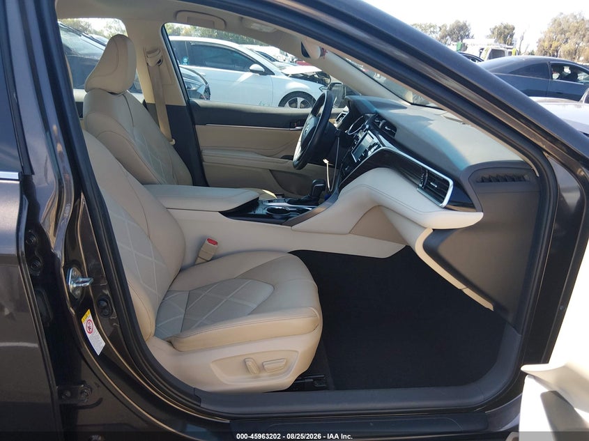 2018 TOYOTA CAMRY auction photo 5