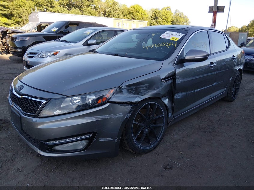 2013 Kia Optima, Левый бок, IAAI, VIN 5XXGR4A60DG205255 — фото 2