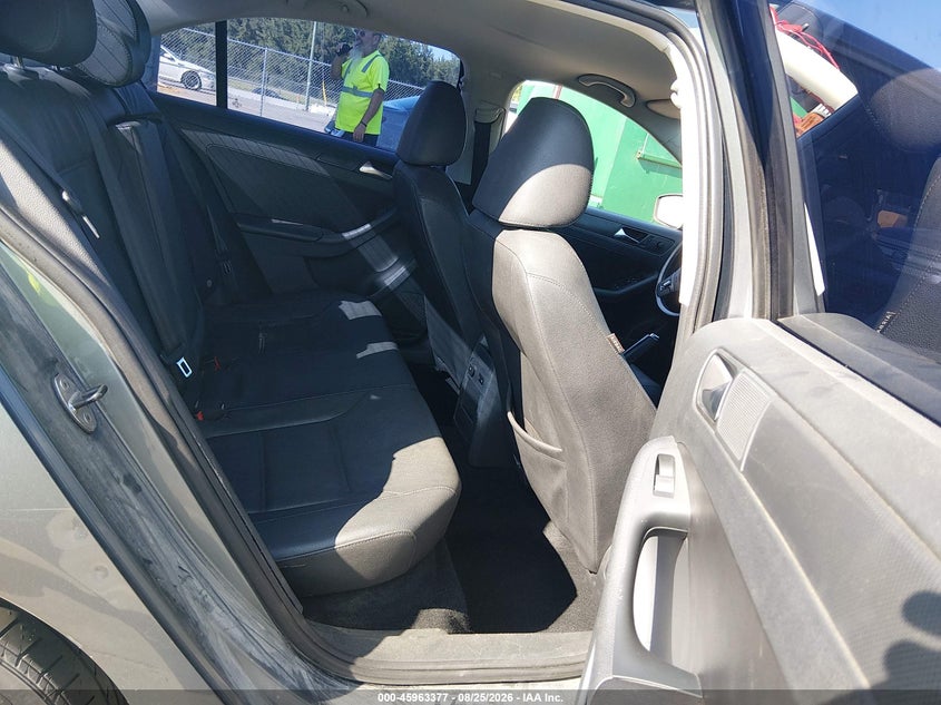 2012 VOLKSWAGEN JETTA auction photo 8