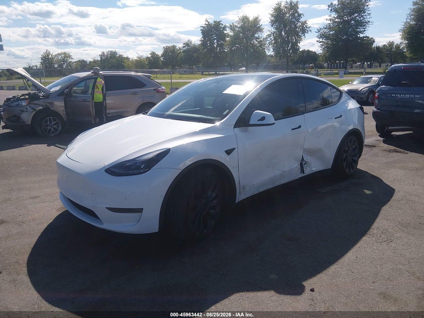 2021 Tesla Model Y, Left Side, IAAI, VIN 5YJYGDEF3MF263531 — photo 2