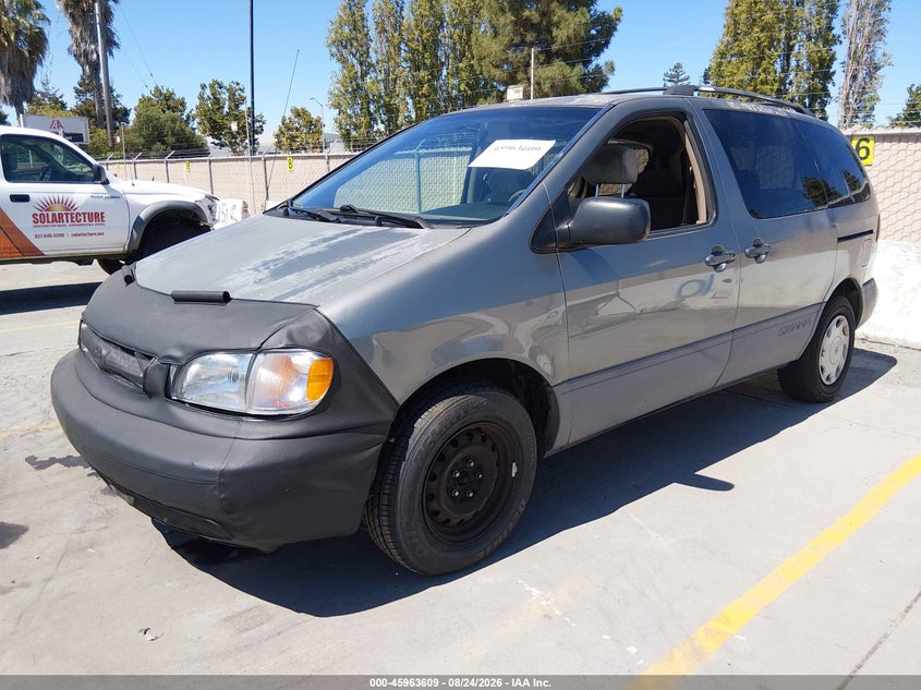 1998 TOYOTA SIENNA auction photo 2