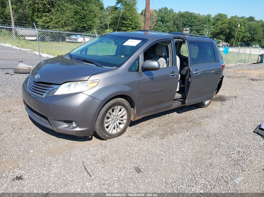 2016 Toyota Sienna, По кругу, IAAI, VIN 5TDYK3DC5GS704060 — фото 2