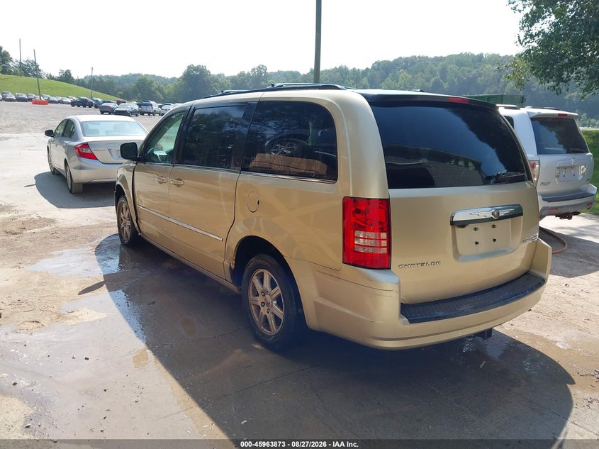 2010 CHRYSLER TOWN & COUNTRY auction photo 3