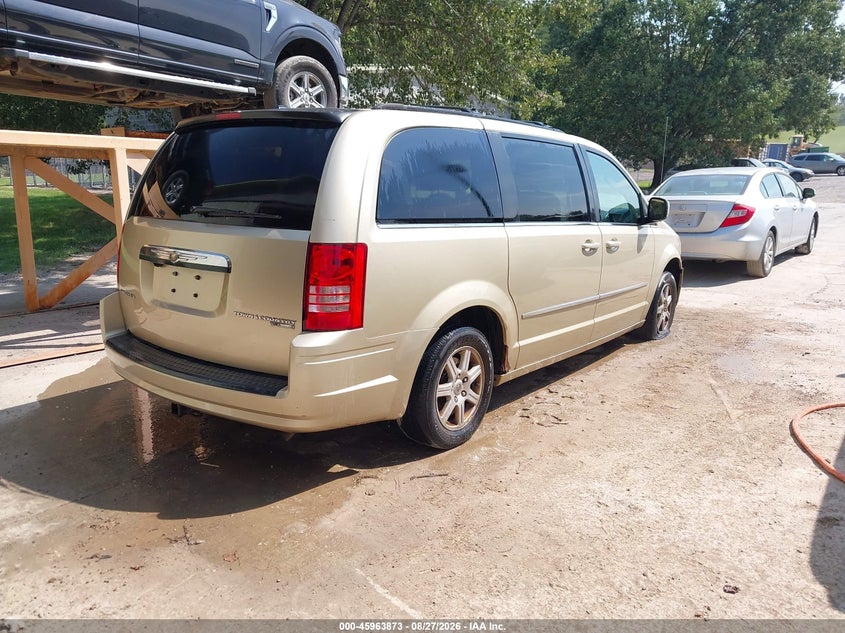 2010 CHRYSLER TOWN & COUNTRY auction photo 4