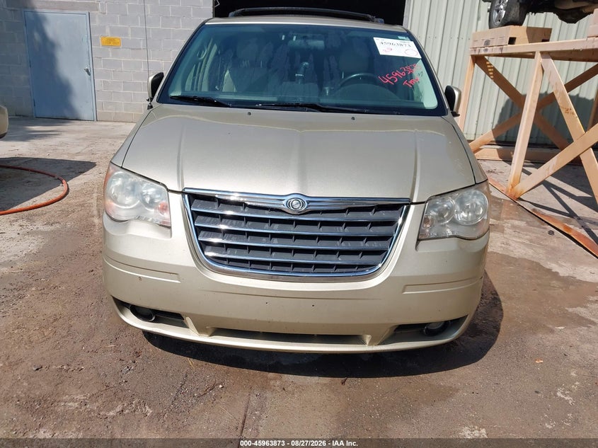 2010 CHRYSLER TOWN & COUNTRY auction photo 6