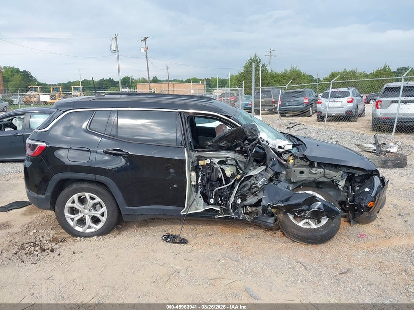 2024 JEEP COMPASS LATITUDE 4X4 · Фото 13