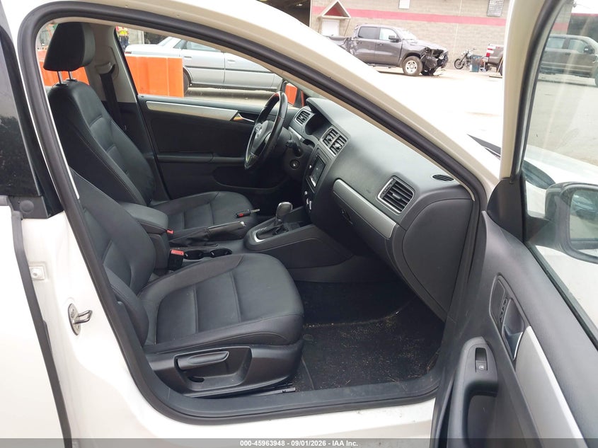 2011 VOLKSWAGEN JETTA auction photo 5