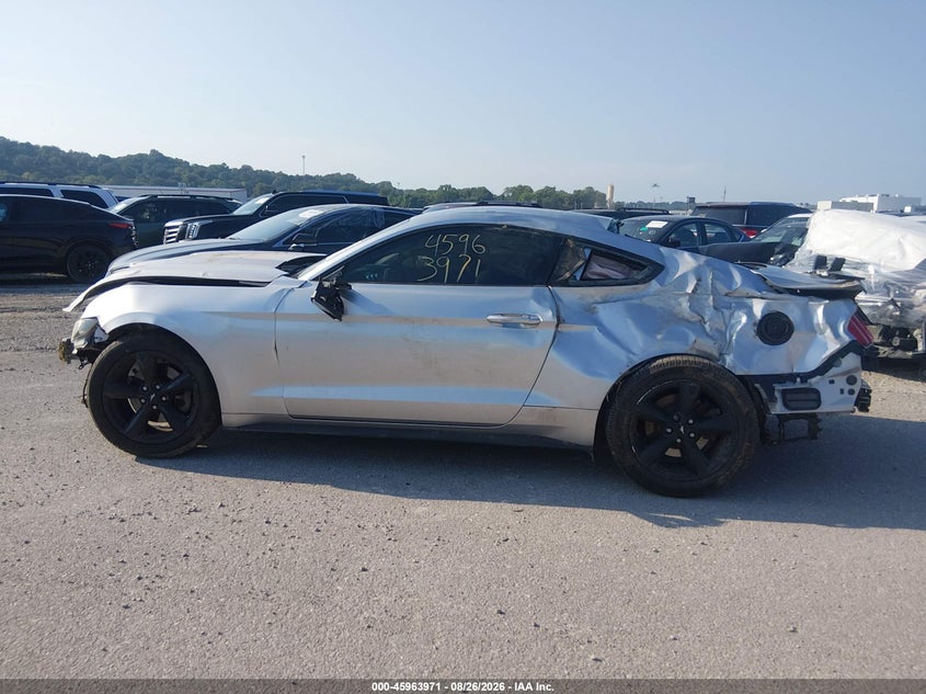FORD MUSTANG - zdjęcie 14