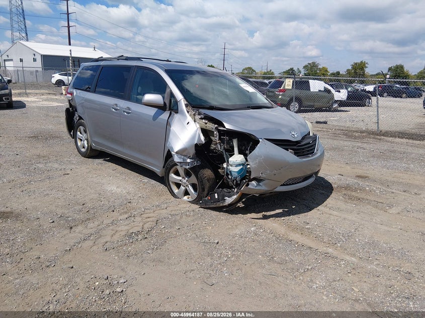 Vin: 5tdkk3dc8bs008713, lot: 46463406, toyota sienna le v6 20111