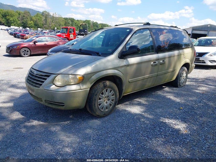 2005 CHRYSLER TOWN & COUNTRY auction photo 2