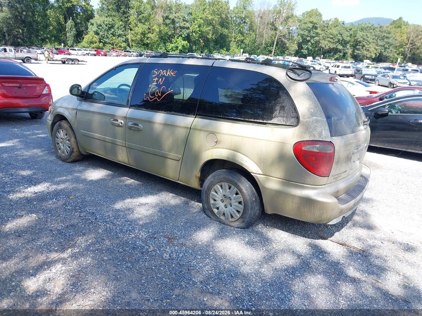 2005 CHRYSLER TOWN & COUNTRY auction photo 3
