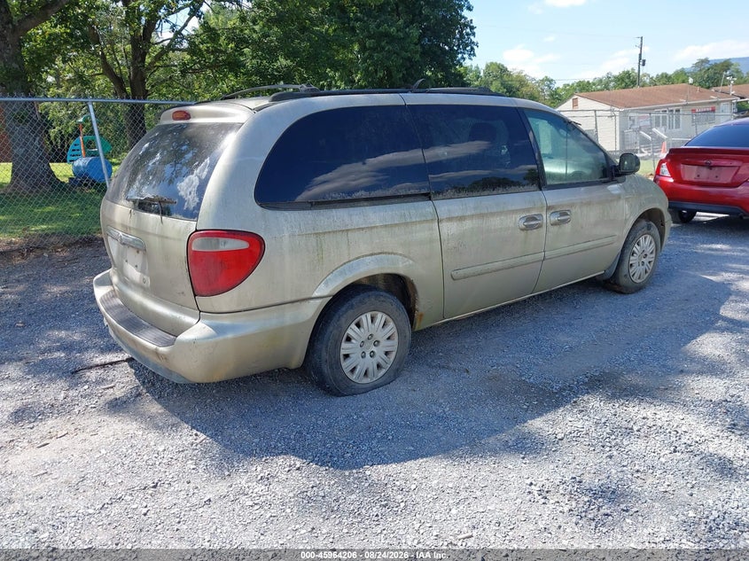 2005 CHRYSLER TOWN & COUNTRY auction photo 4