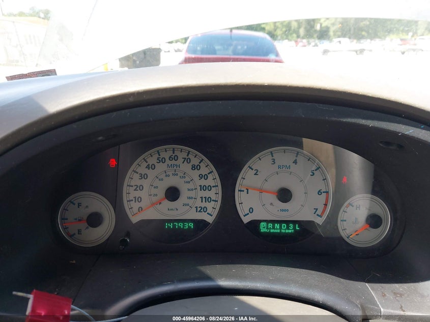 2005 CHRYSLER TOWN & COUNTRY auction photo 7