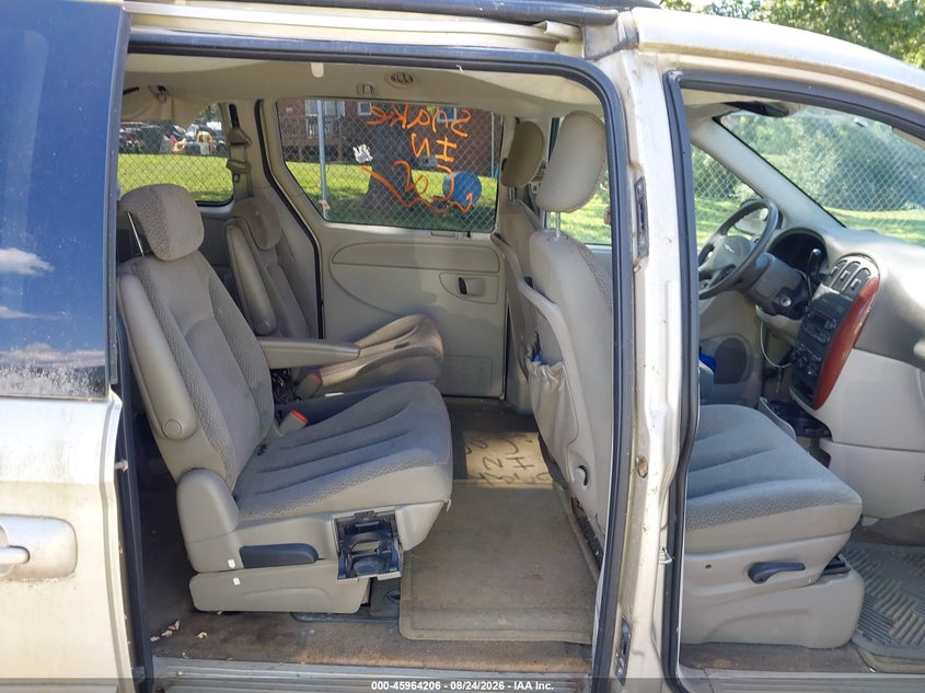 2005 CHRYSLER TOWN & COUNTRY auction photo 8