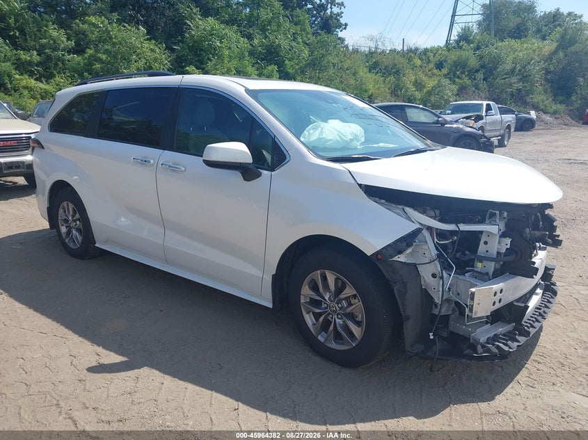 TOYOTA SIENNA - zdjęcie 1