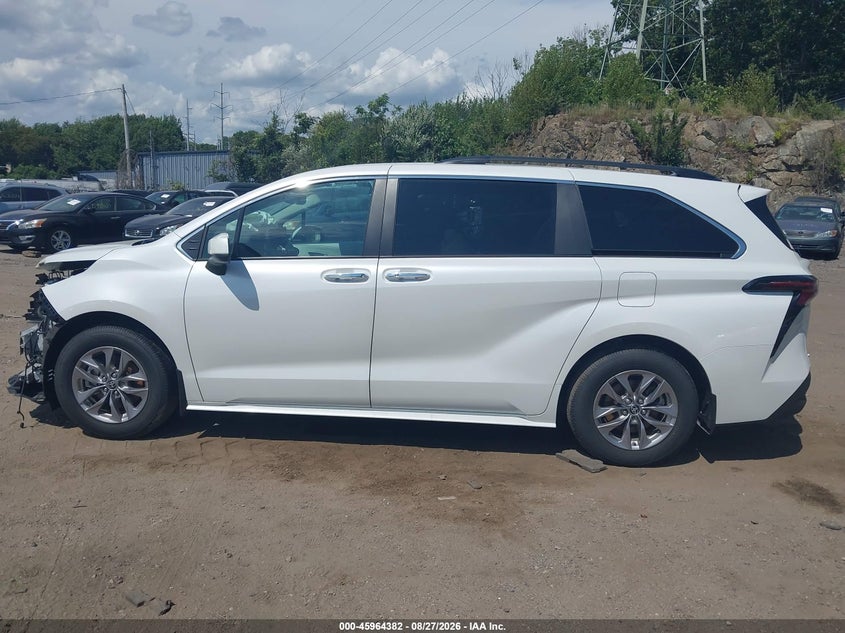 TOYOTA SIENNA - zdjęcie 15