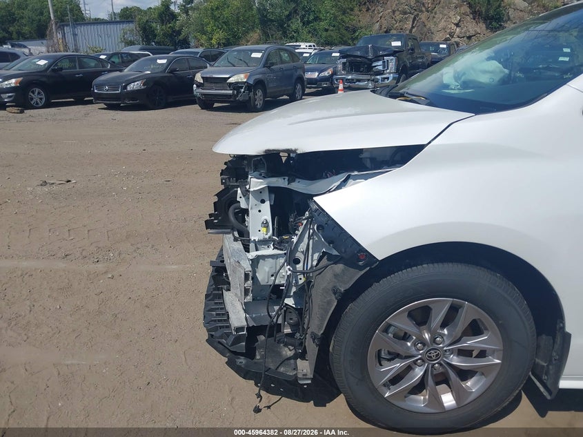 TOYOTA SIENNA - zdjęcie 18