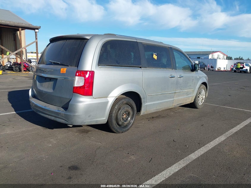 2014 CHRYSLER TOWN & COUNTRY auction photo 4