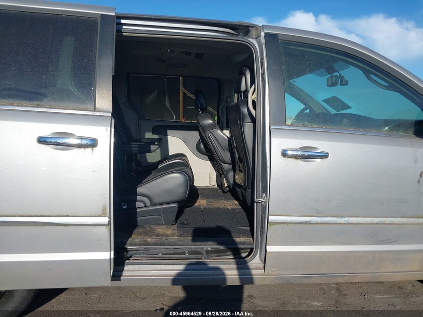 2014 CHRYSLER TOWN & COUNTRY auction photo 8