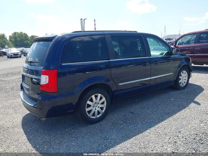 2016 CHRYSLER TOWN & COUNTRY auction photo 4