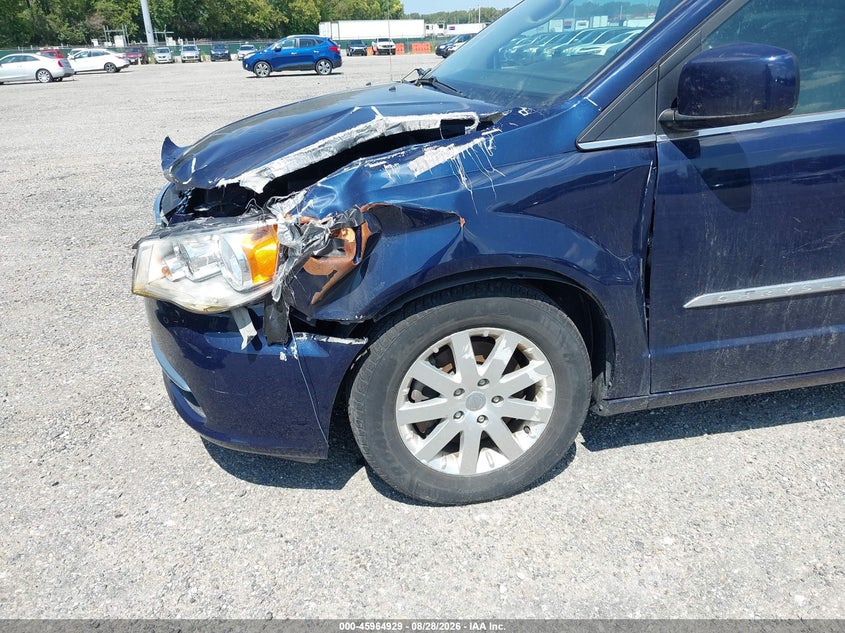 2016 CHRYSLER TOWN & COUNTRY auction photo 6