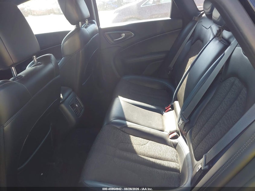 Фото 8 - CHRYSLER 200