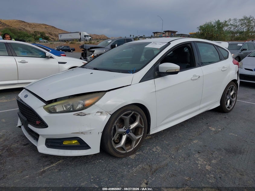 2017 Ford Focus ST, Right Front, IAAI, VIN 1FADP3L9XHL308558 — photo 2