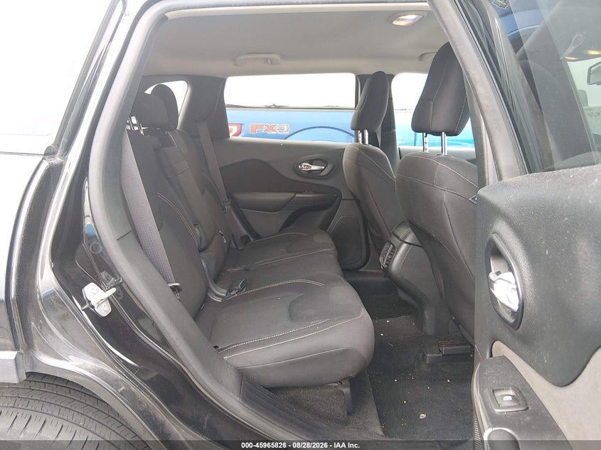 2016 JEEP CHEROKEE auction photo 8