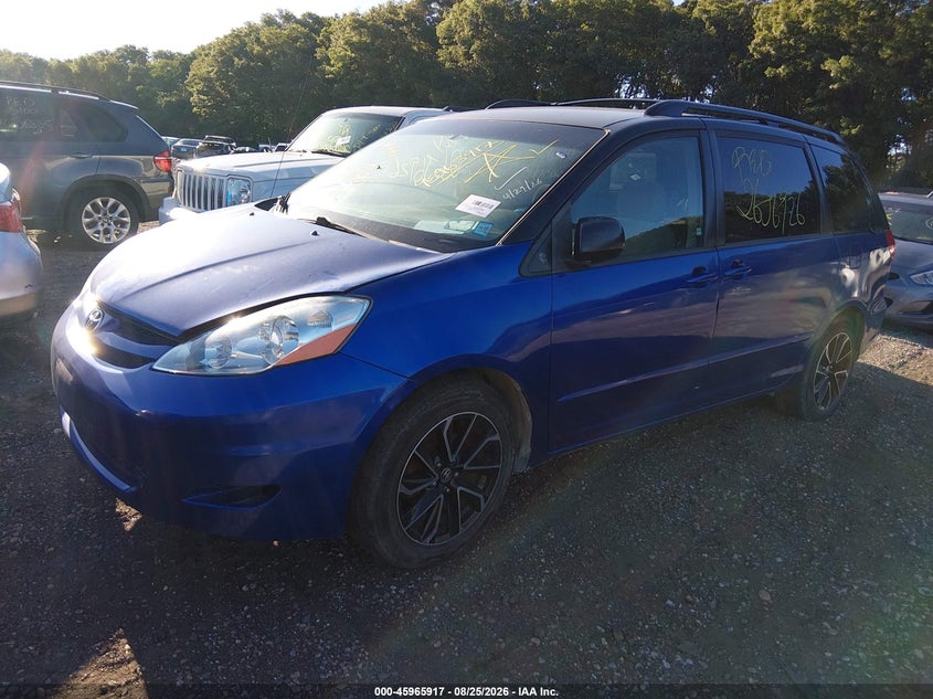 2007 TOYOTA SIENNA auction photo 2