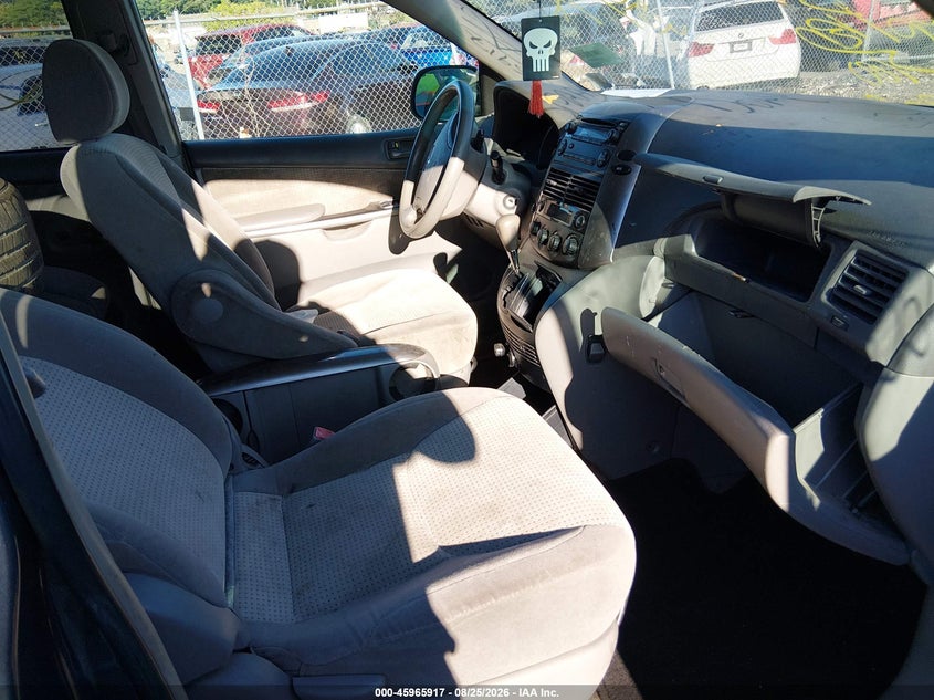 2007 TOYOTA SIENNA auction photo 5