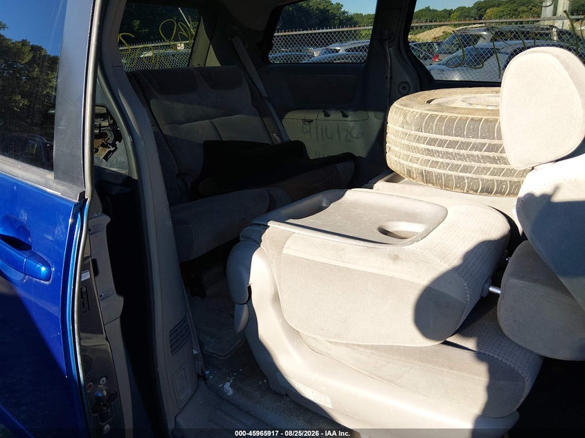 2007 TOYOTA SIENNA auction photo 8