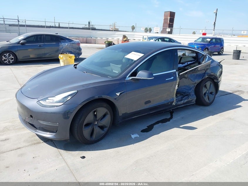 TESLA MODEL 3 - zdjęcie 2
