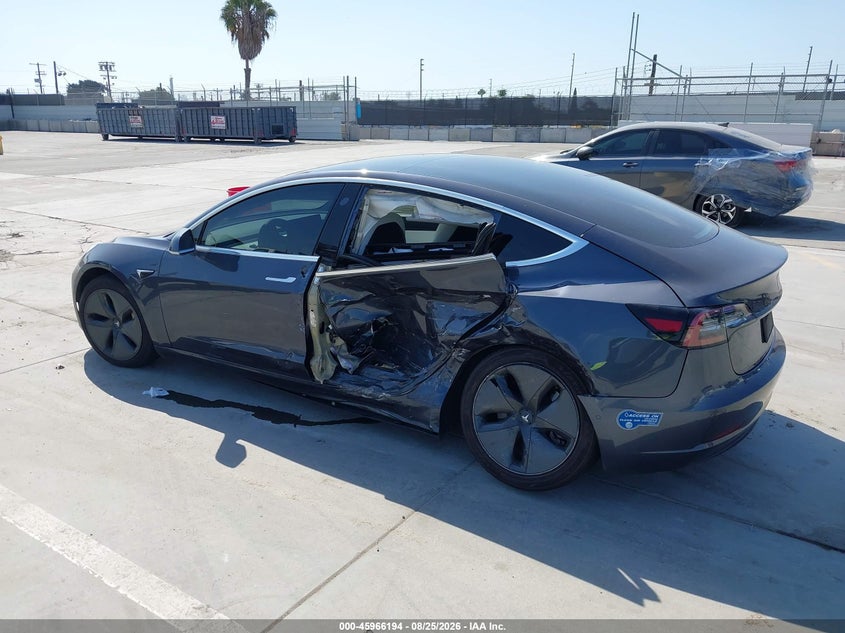 TESLA MODEL 3 - zdjęcie 3